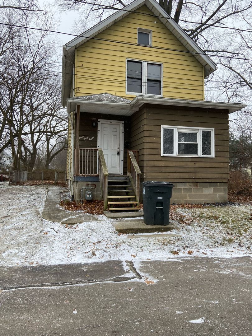 Akron House: 348 Jewell Dr