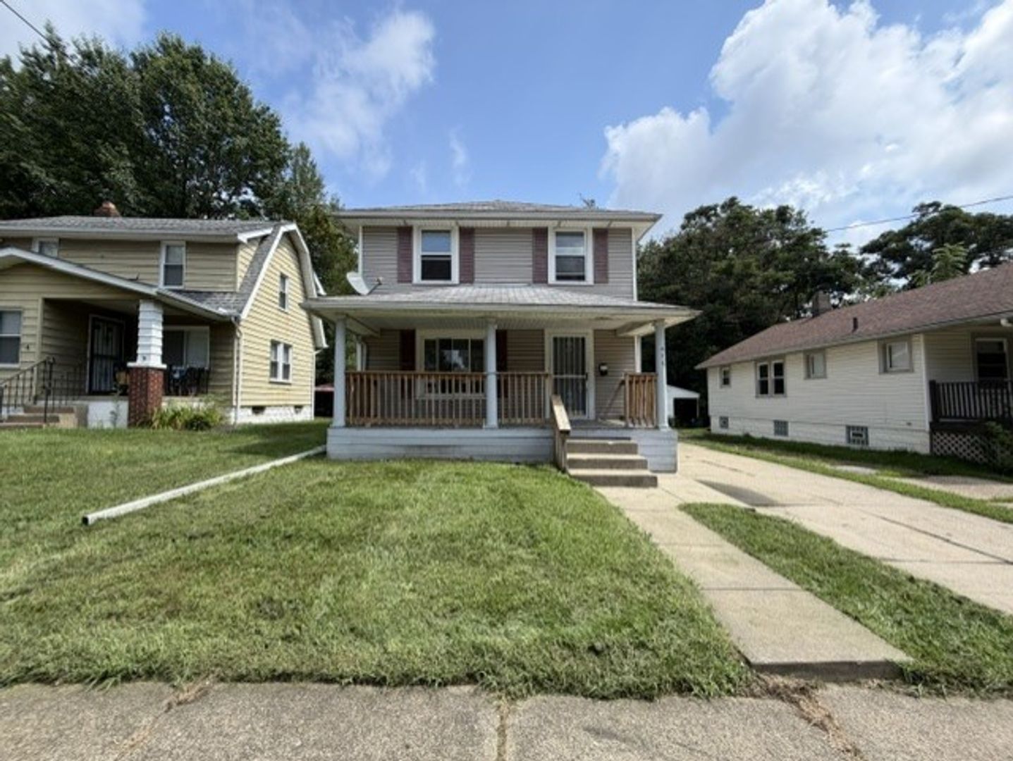 Akron House: 674 Hudson Ave