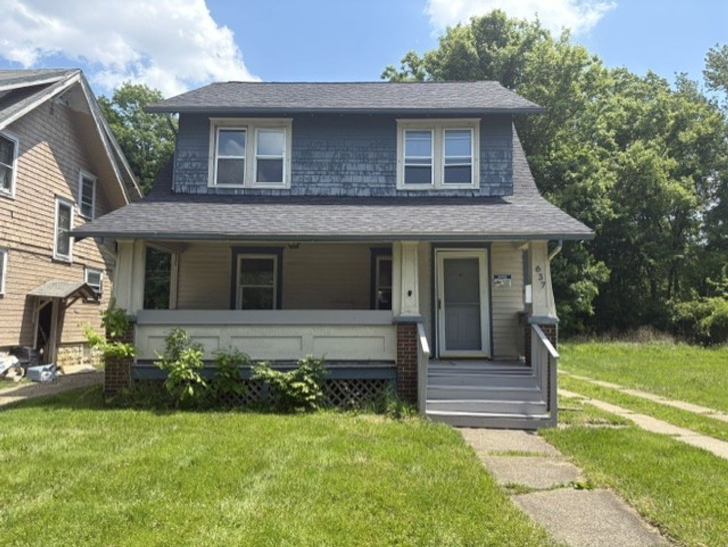 Akron House: 637 Storer Ave