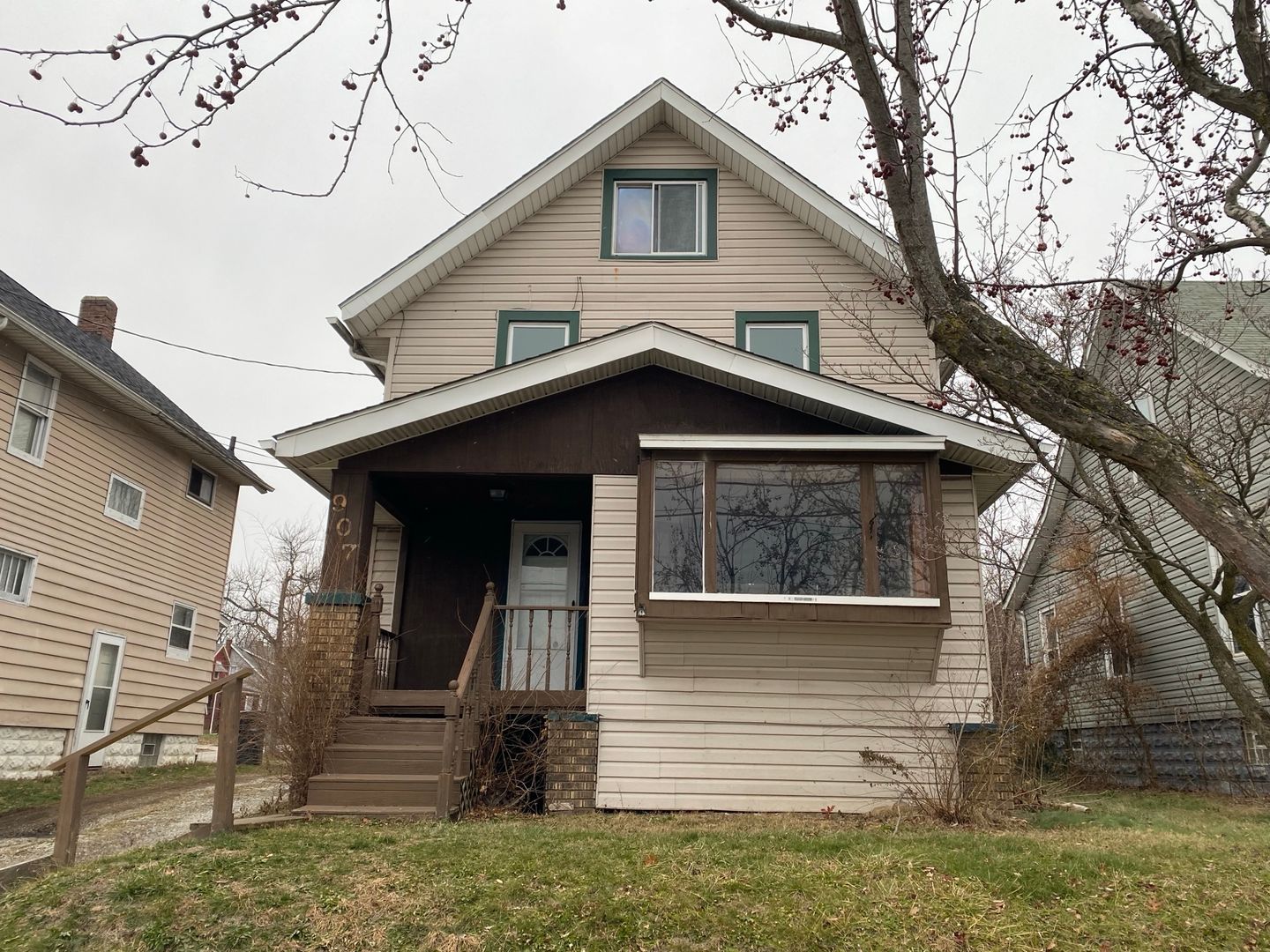 Akron House: 907 Battles Ave