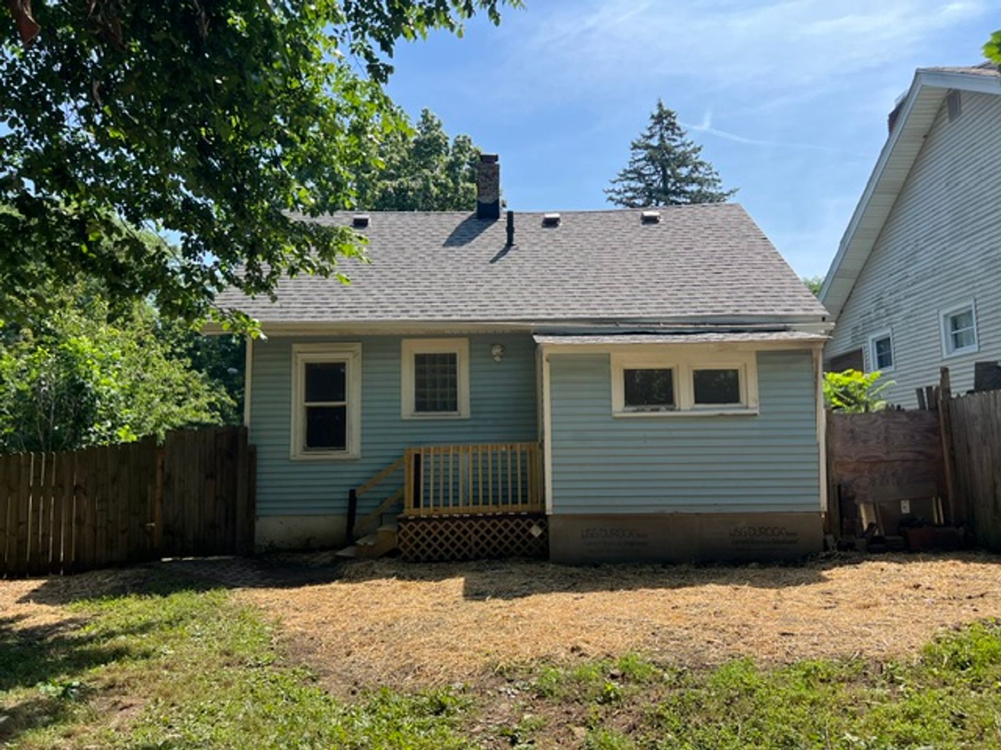 Akron House: 1282 Sawyer Ave