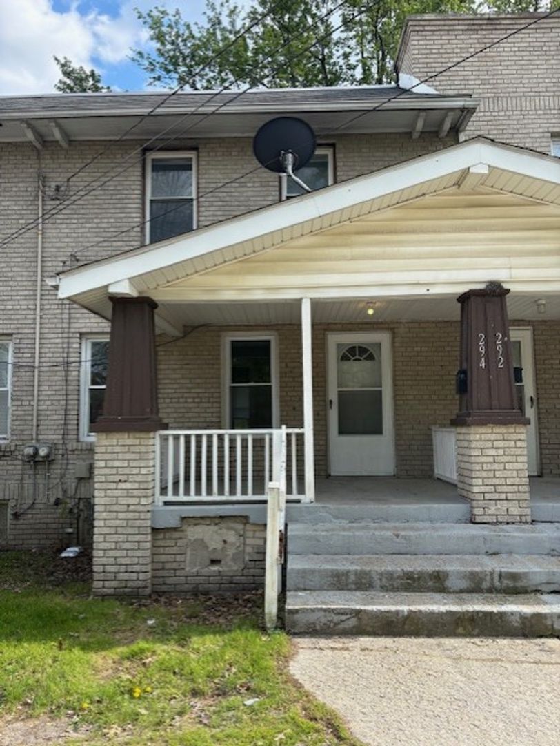 Akron Apartment: 806 Sherman St