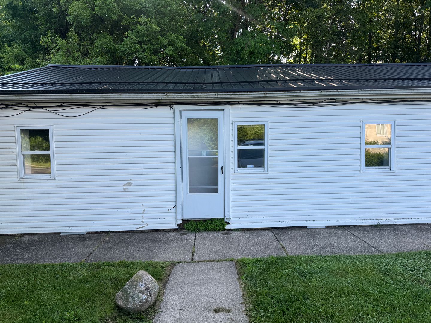 Akron Apartment: 1842 Grace Rd