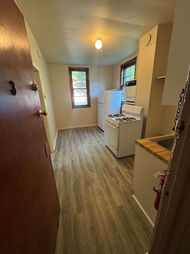 Kent Apartment: 254 W Elm St
