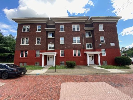 Remodeled 2-Bed Apartment in Highland Square – LVP Floors & Updated Bath – photo 1