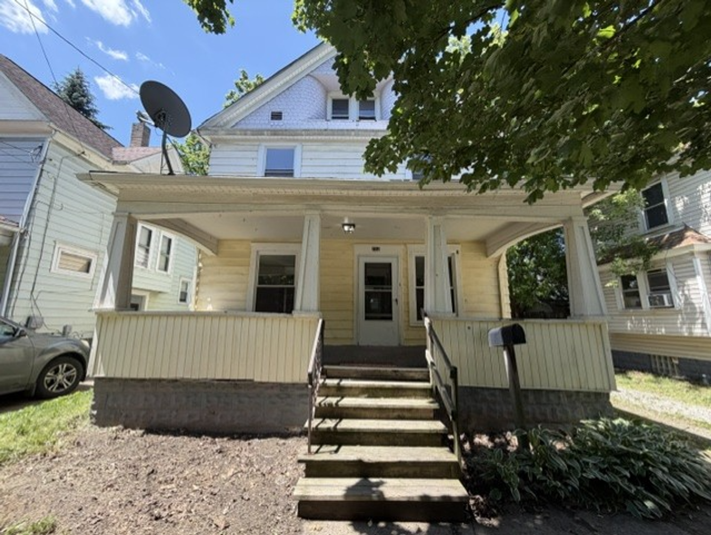 Akron House: 768 Beardsley St