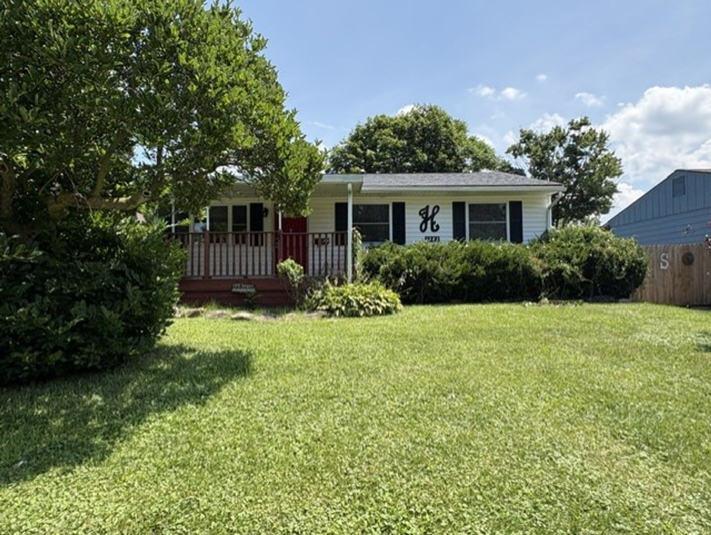 Akron House: 1383 Crestview Ave