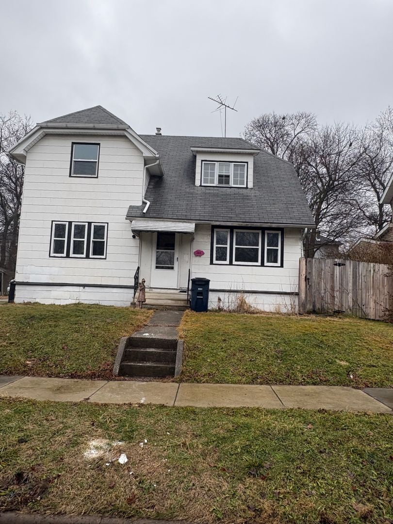 Akron House: 285 Bowmanville St