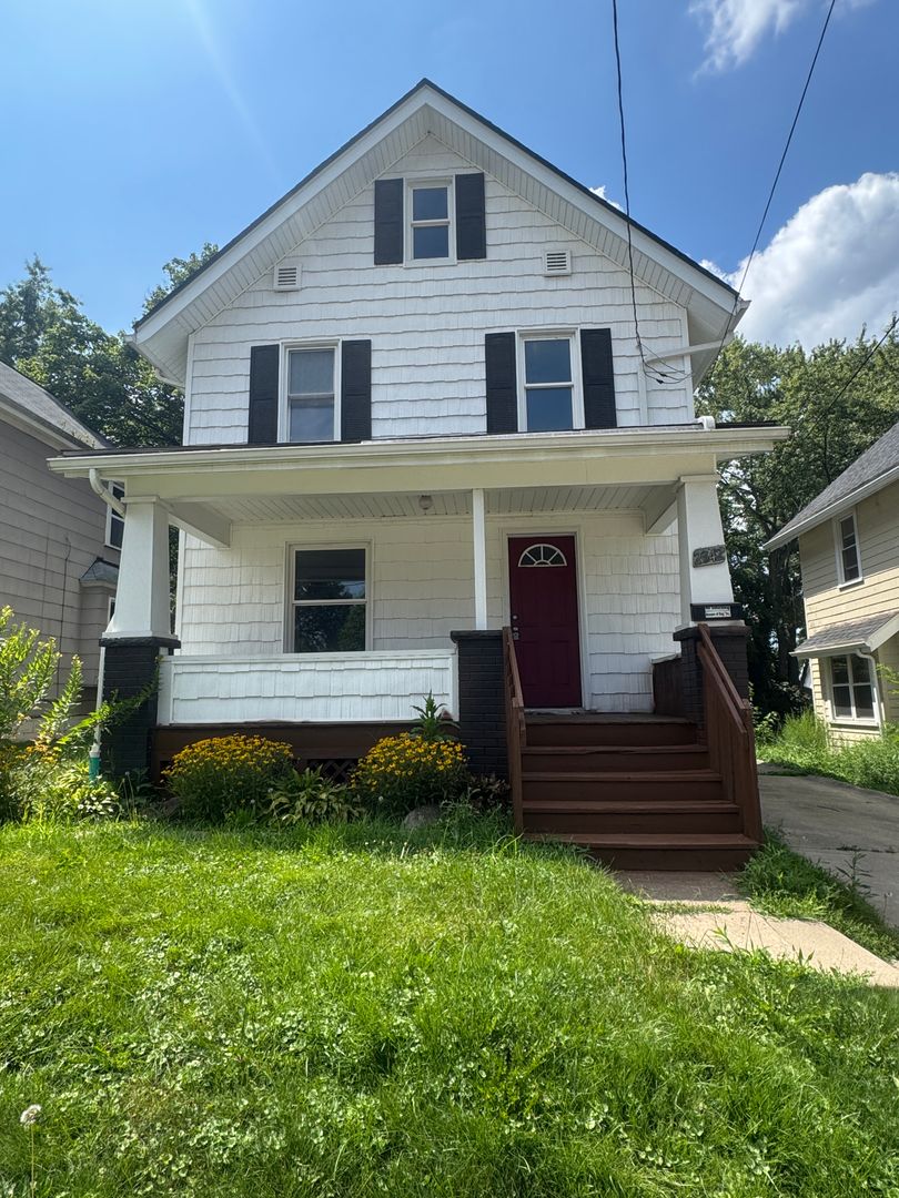 SW Akron House: 2342 16th St