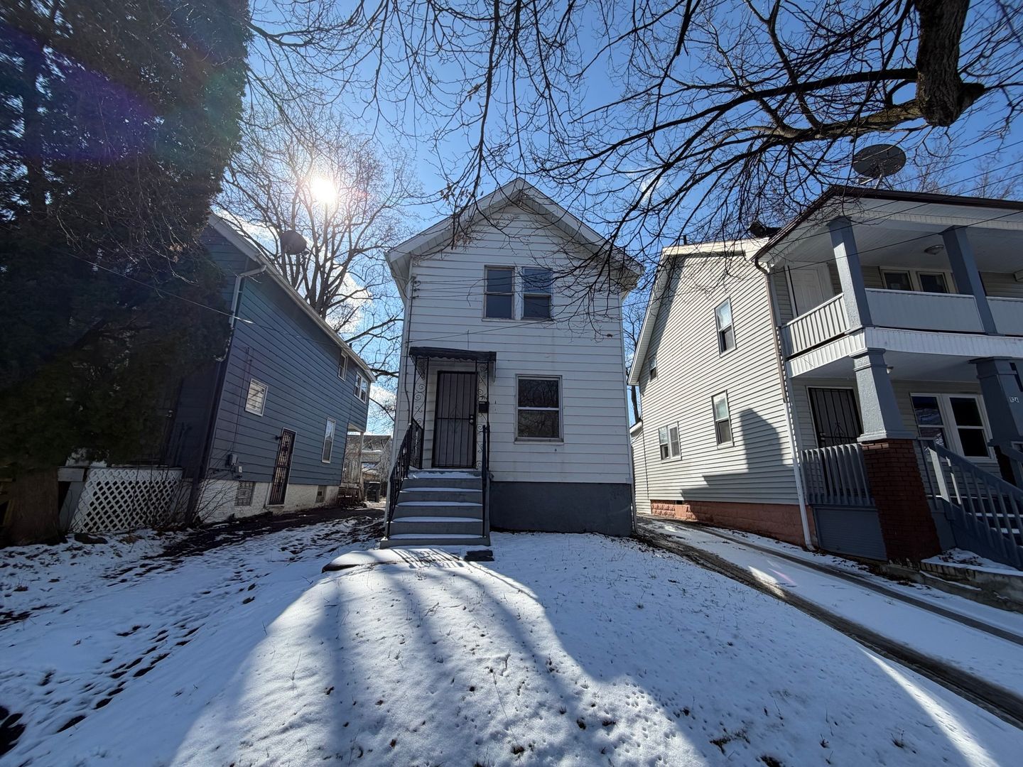 Akron House: 918 Bye St