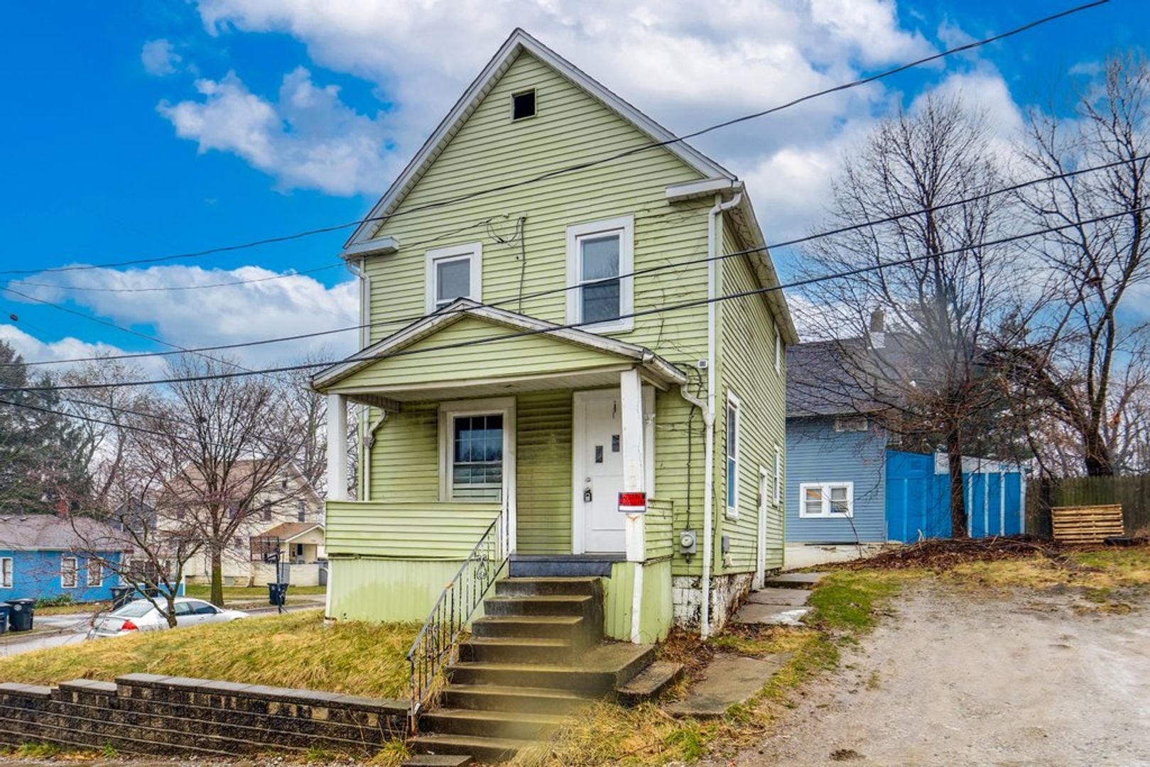 Akron House: 949 Ella CT