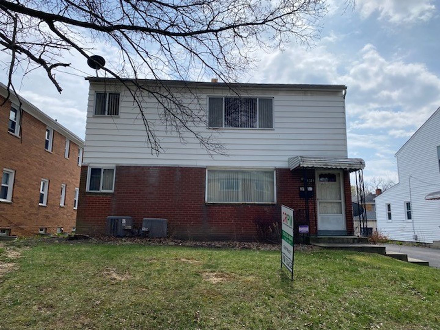 Akron Apartment: 1724 - 1726 Tanglewood Dr