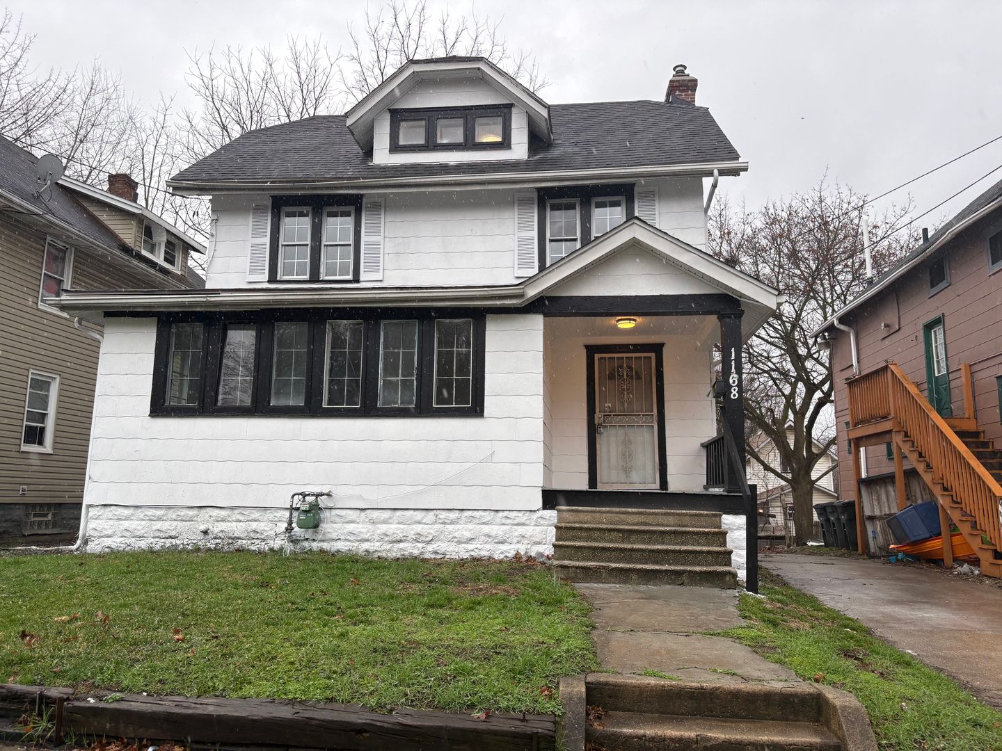 Akron House: 1168 Pondview Ave