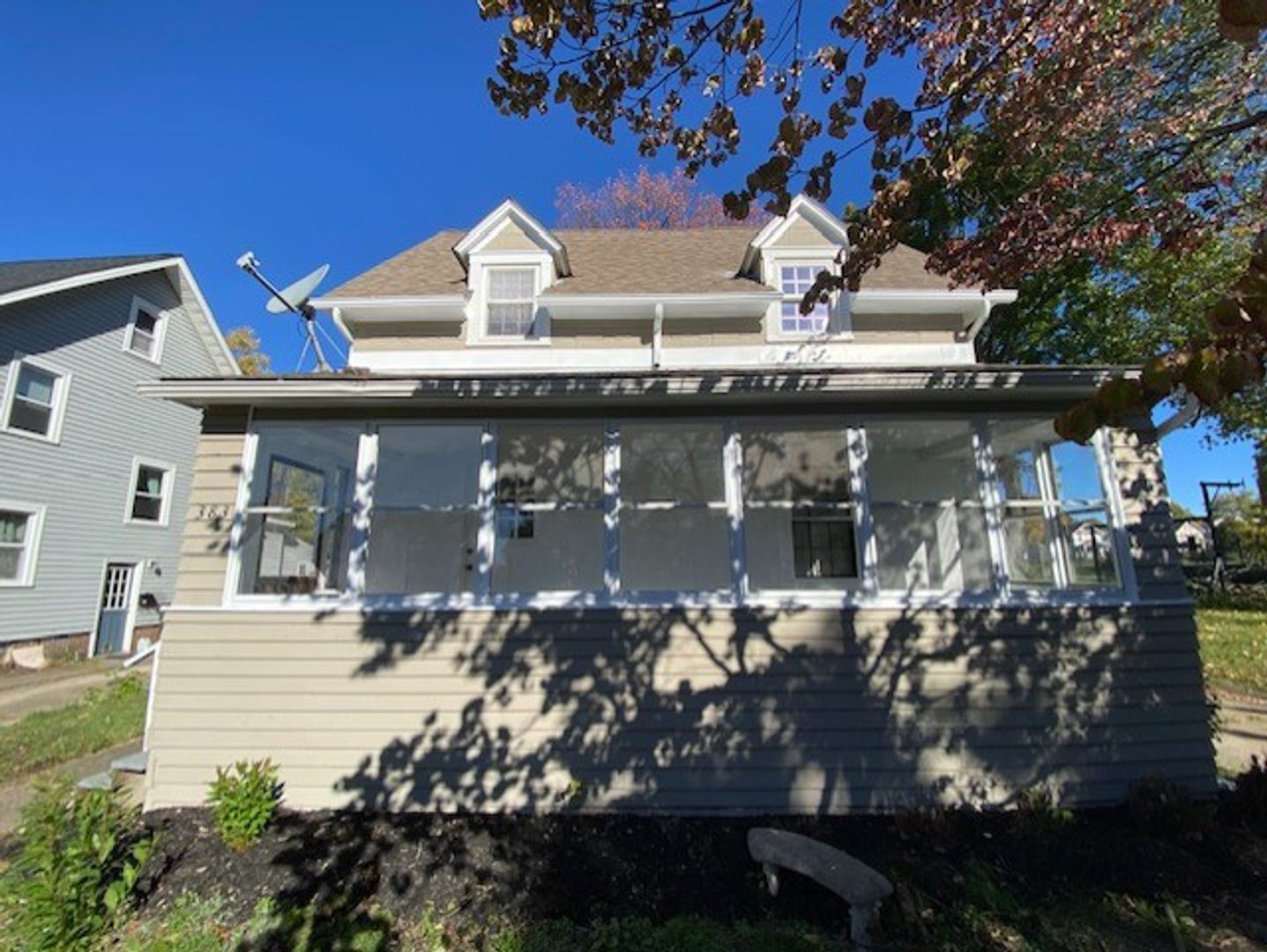 Akron House: 383 E Ido Ave