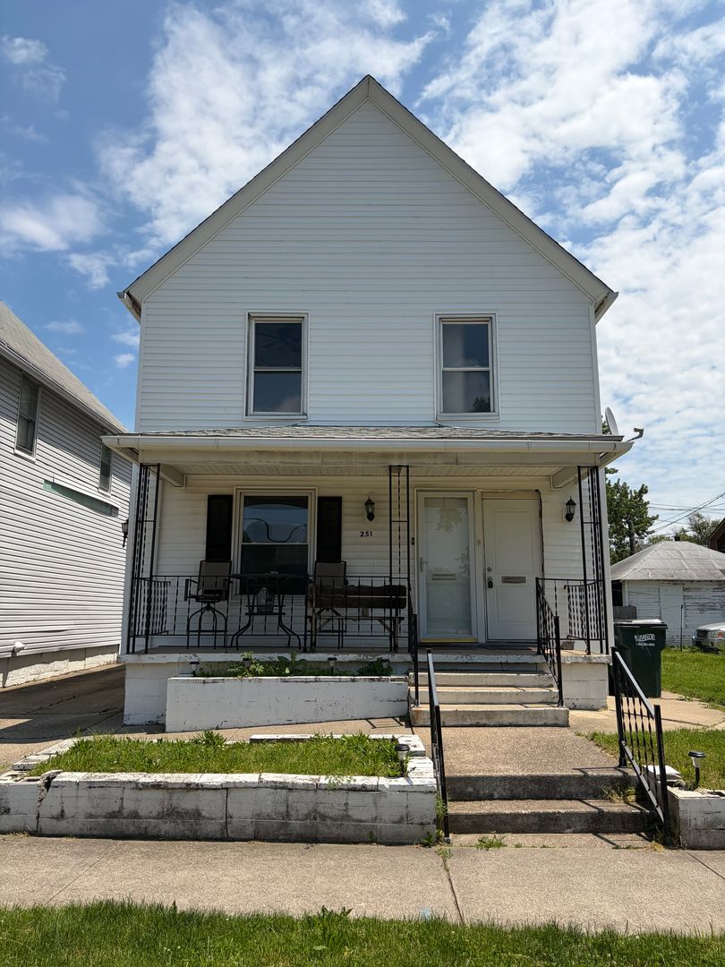 Barberton NW Apartment: 251 5th St