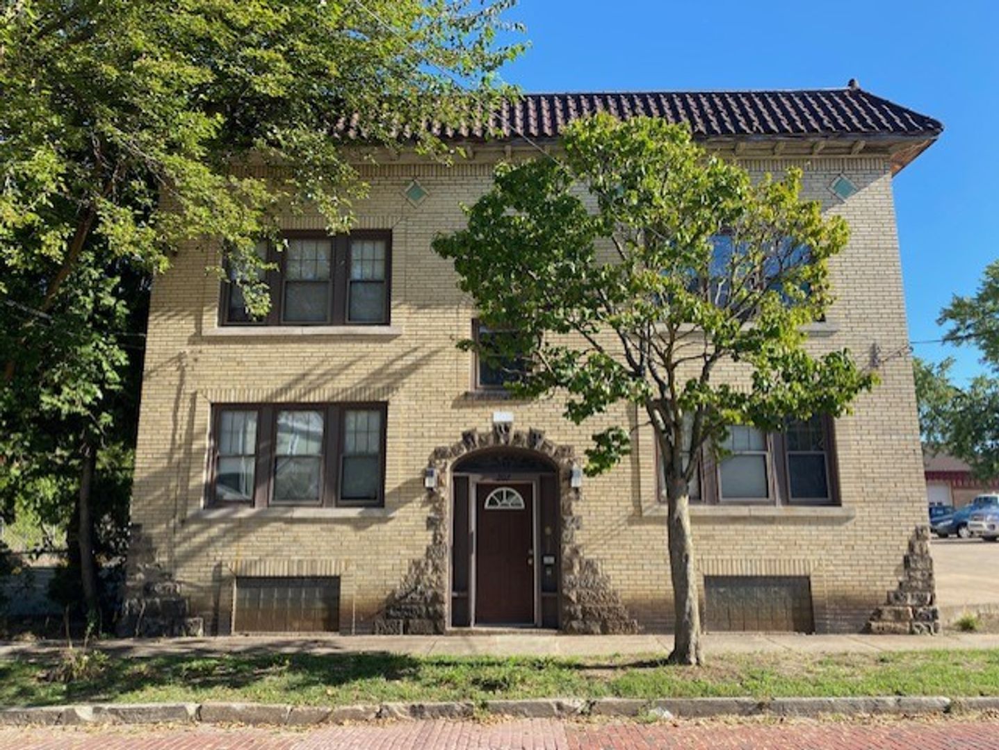 Akron Apartment: 207 Myrtle Pl