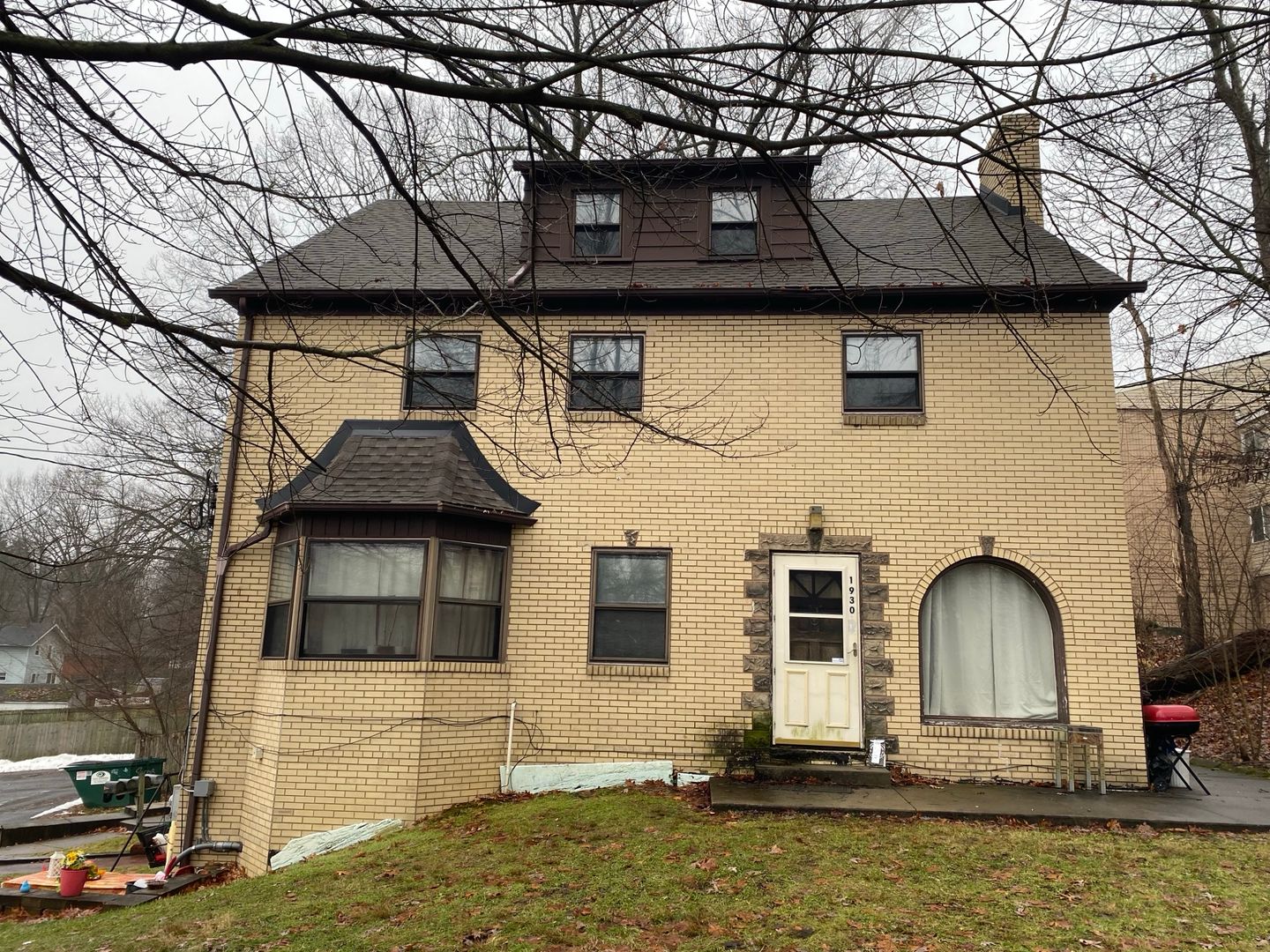 Akron Apartment: 1930 Newton St