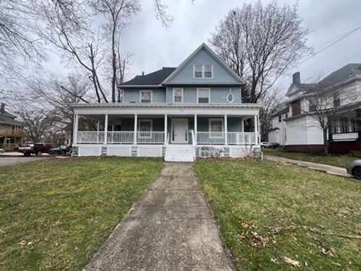 Spacious 2-Bedroom Highland Square Apartment with In-Unit Laundry! – photo 1