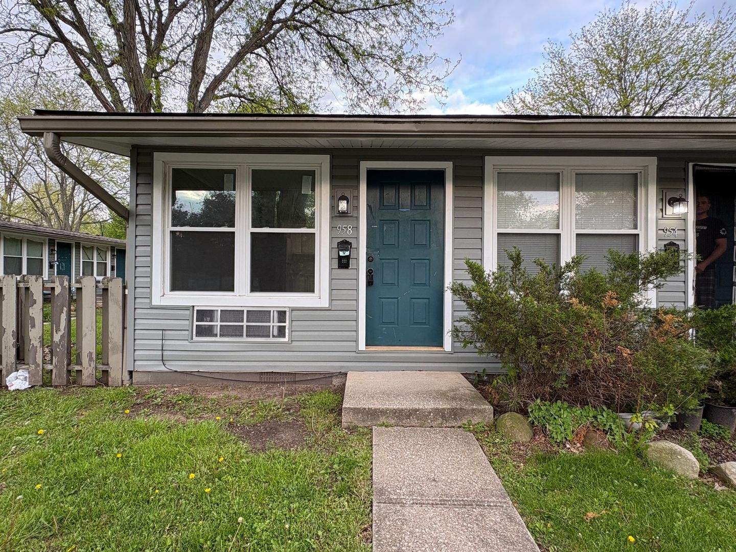 Kent Apartment: 948 Silver Meadows Blvd