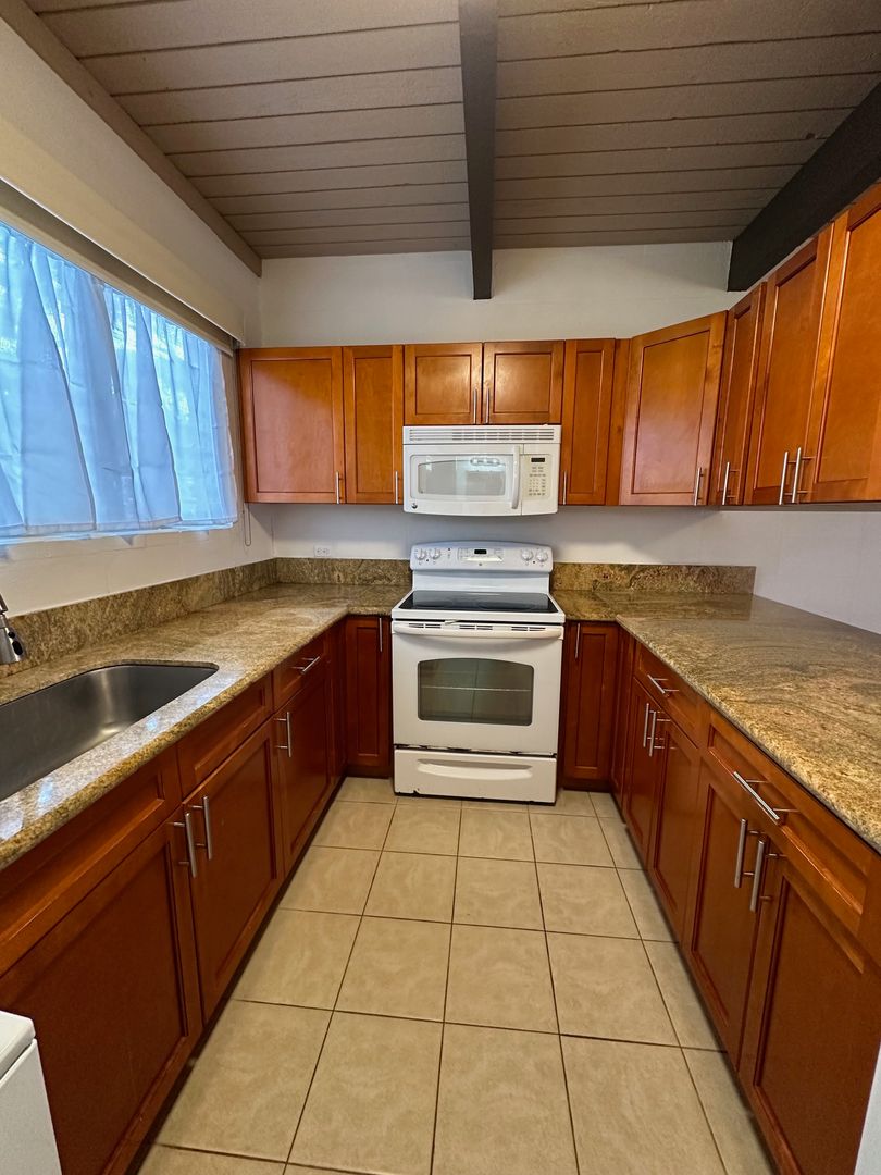 Honolulu Townhome: 4894 Kilauea Ave #3