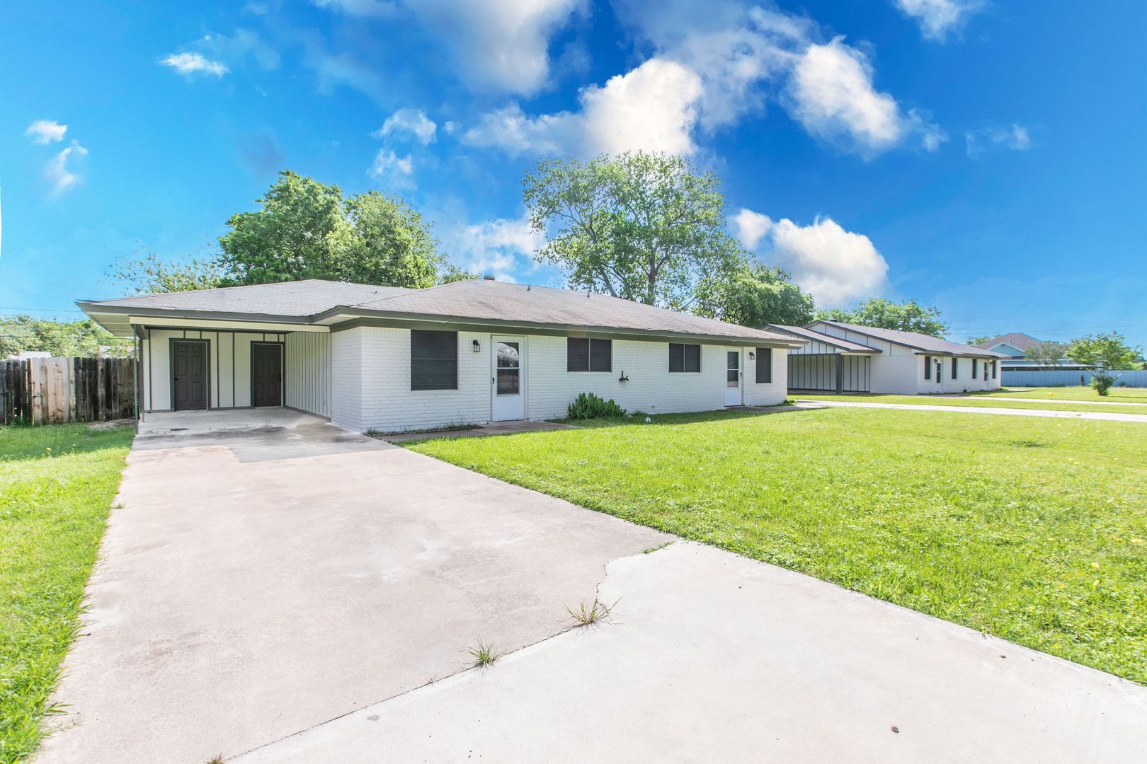 Robinson Apartment: 600-612 Riggins
