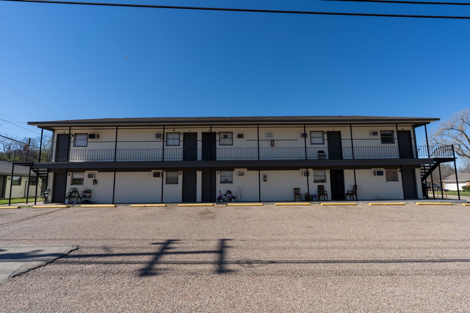 Lacy Lakeview Apartment: 104 Faye Dr.