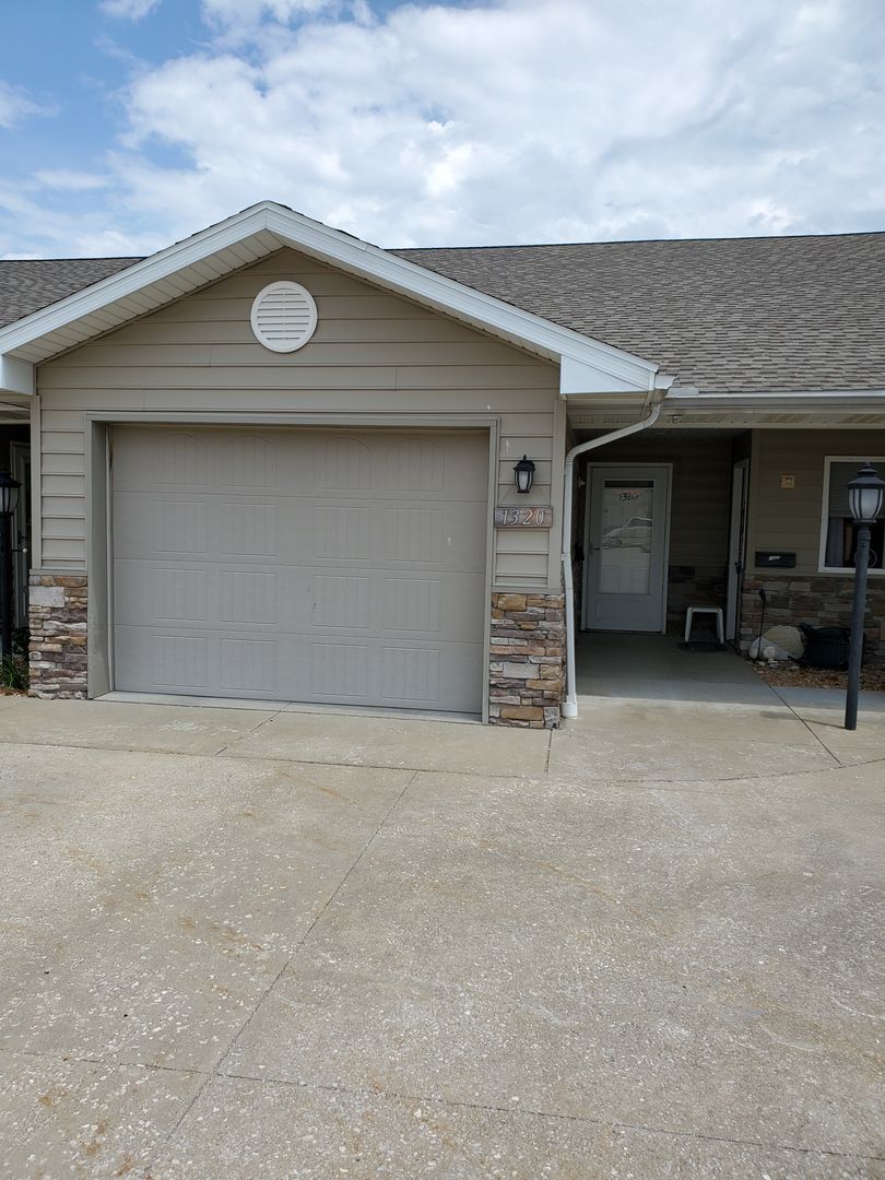 Evansville Apartment: 1309 Carousel Ct.