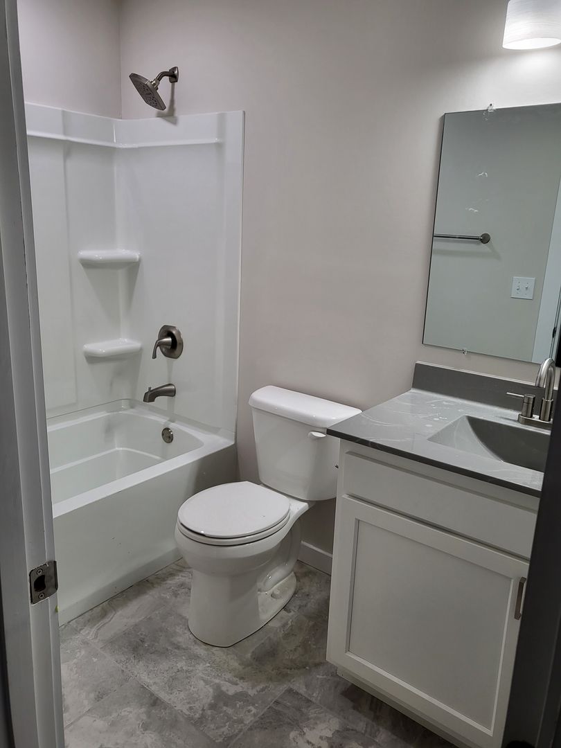 Evansville Apartment: 950 S. Hebron Ave.