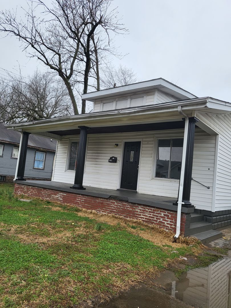 Evansville House: 1104 Adams Ave