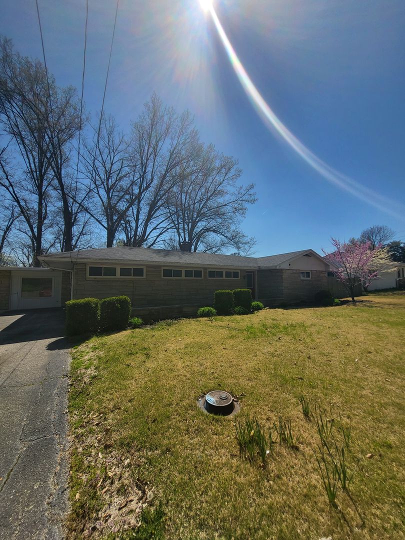 Evansville House: 507 Pfeiffer Rd