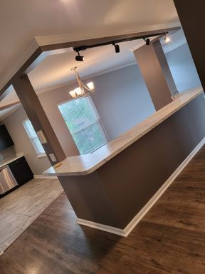 Beautiful 3 Bed 2 bath apartment on the riverfront with a balcony – photo 1