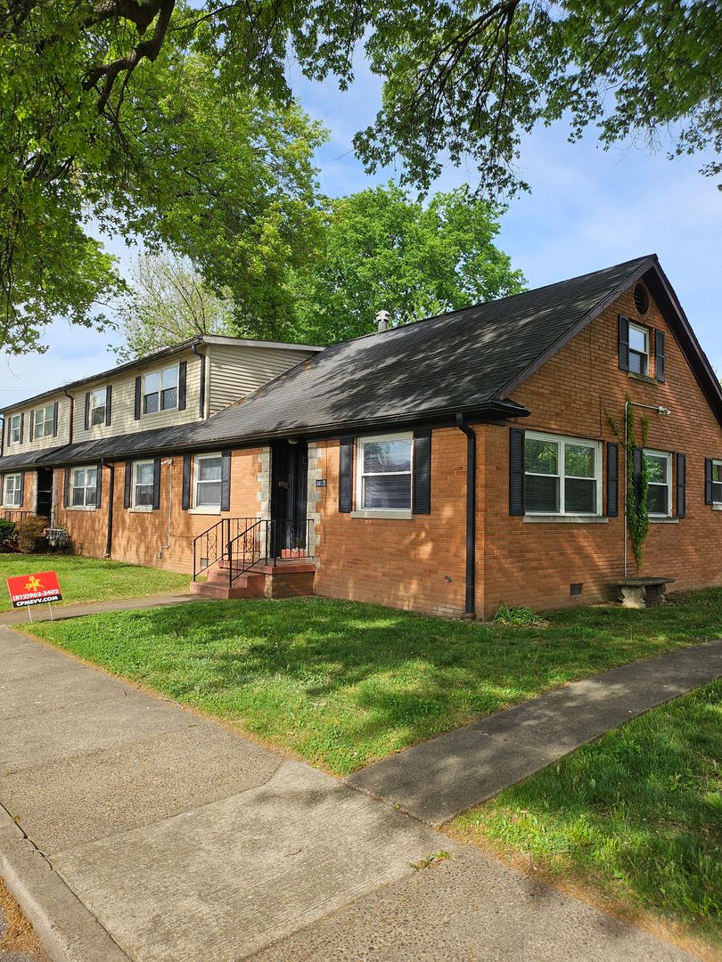 Evansville Apartment: 560 S. Kelsey Ave.