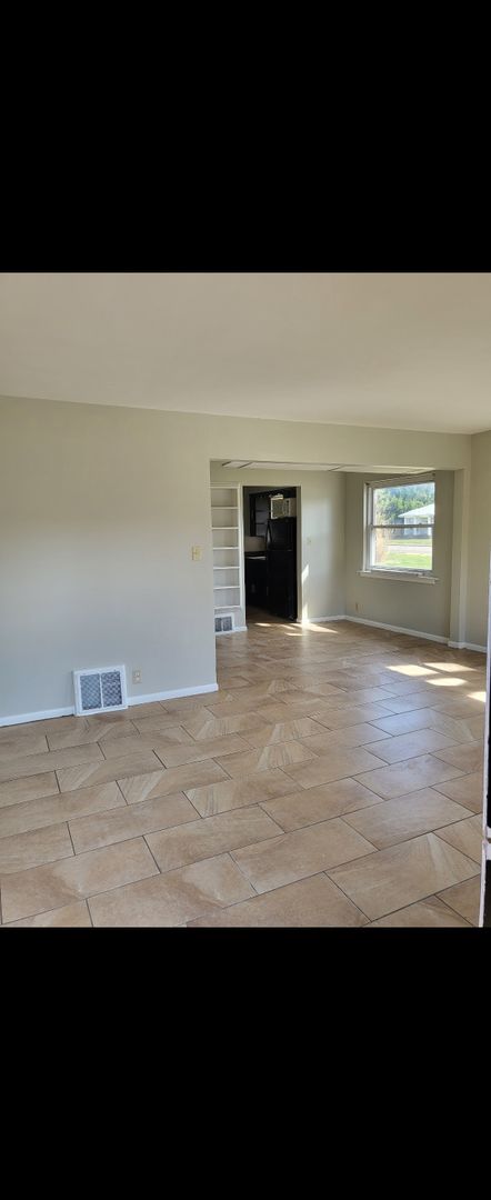 Evansville Apartment: 560 S. Kelsey Ave.