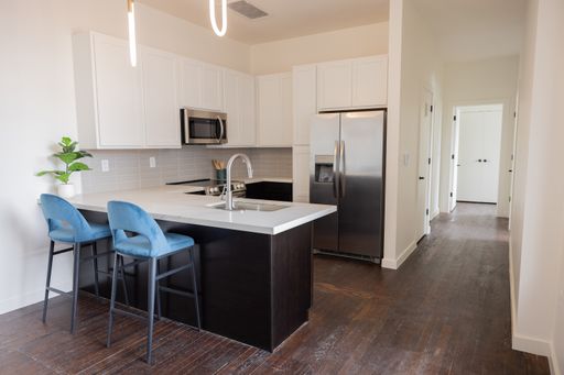 Luxury Two-Bedroom Corner Apartment in Downtown Tulsa – photo 1