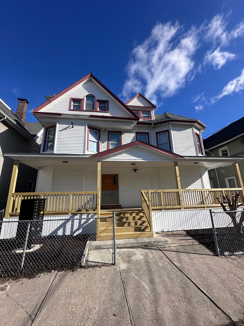 Bridgeport Apartment: 116- 118 Catherine St.