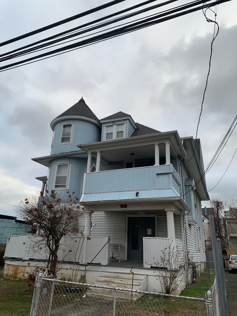 Bridgeport Apartment: 35-37 Highland Ave.