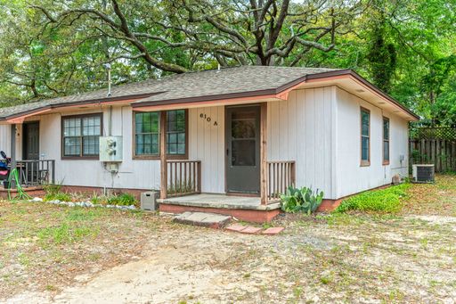 Cozy duplex in the heart of Niceville!