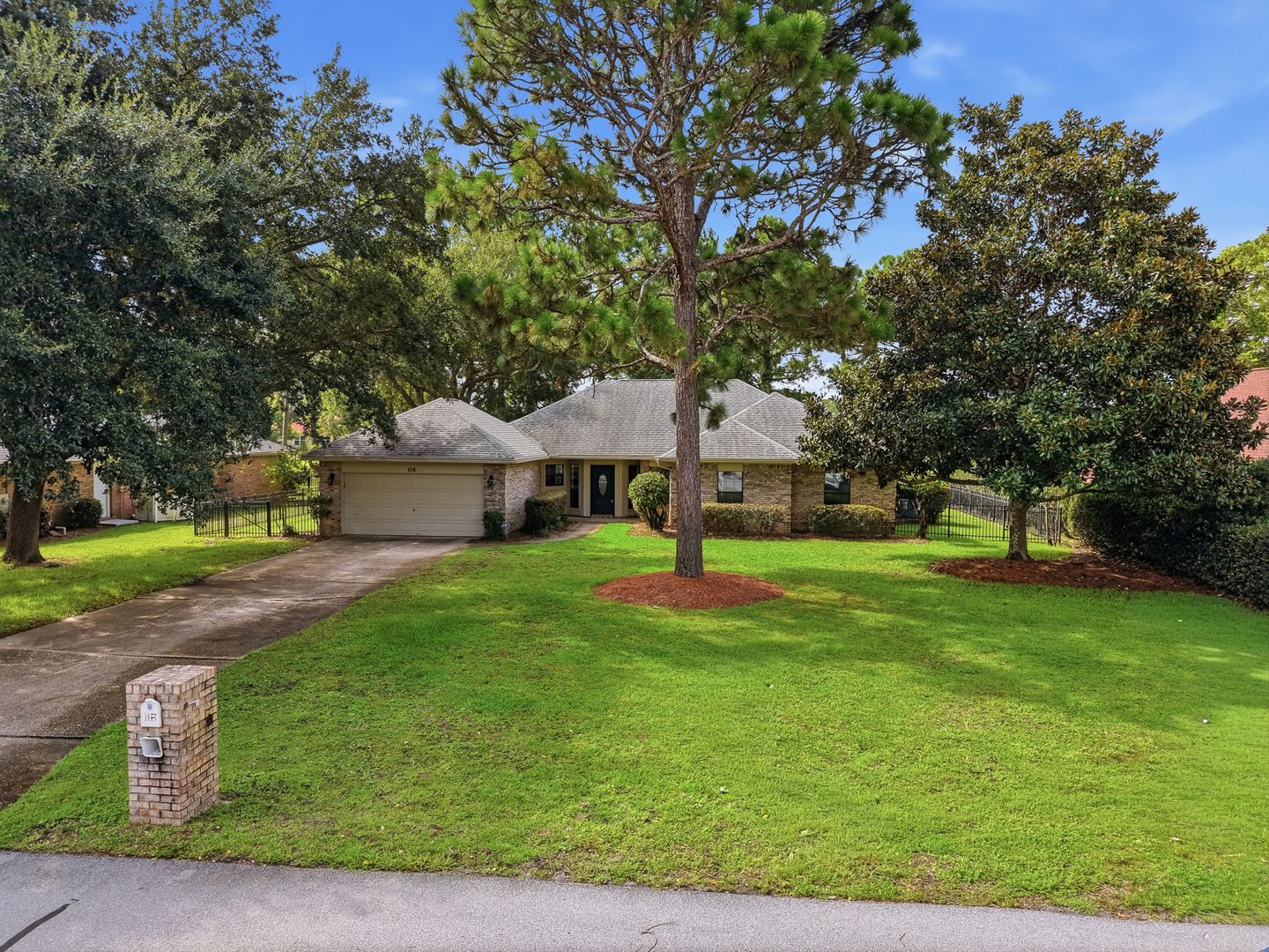 Niceville House: 116 Baywind Drive