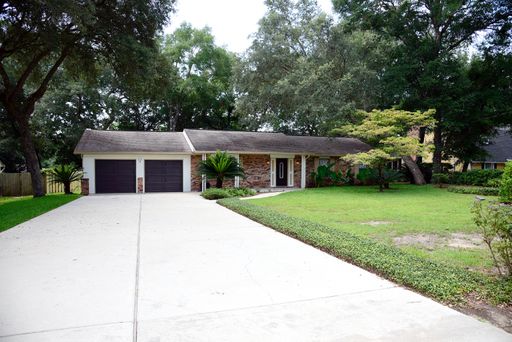 Beautifully updated 4 bedroom Lake Sharon home! – photo 1