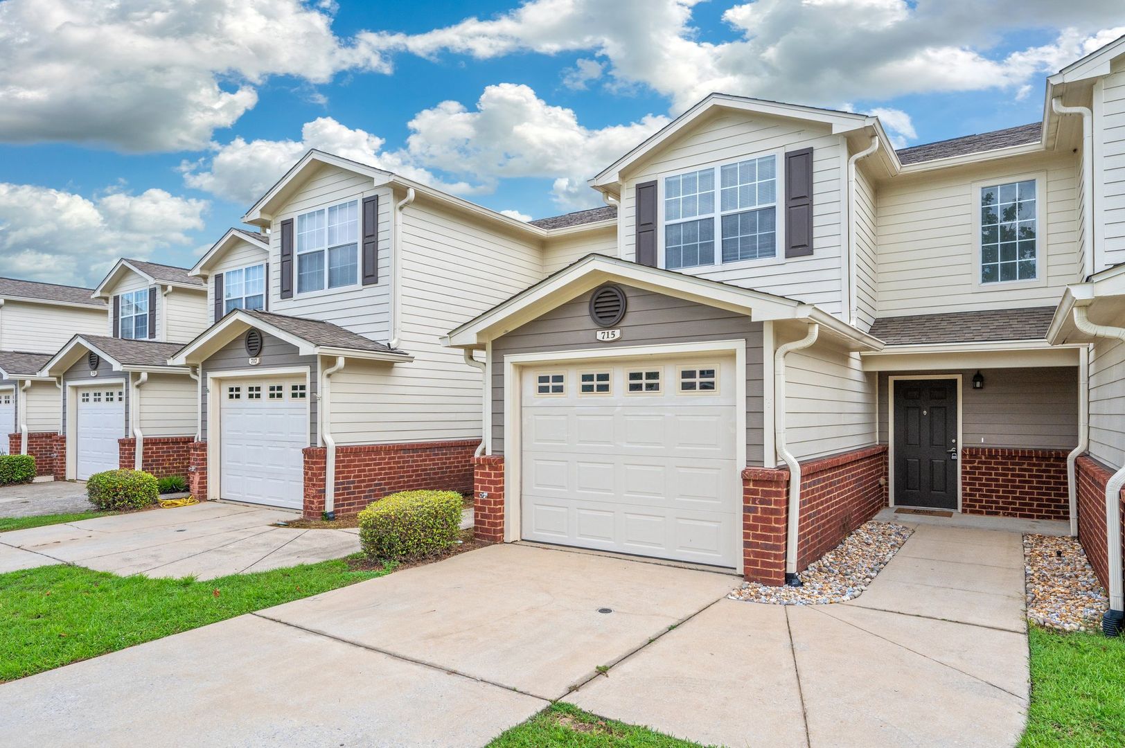 Crestview House: 715 Majestic Drive