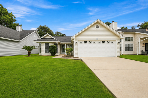 Charming 3 Bedroom in Blue Pine Village! – photo 1