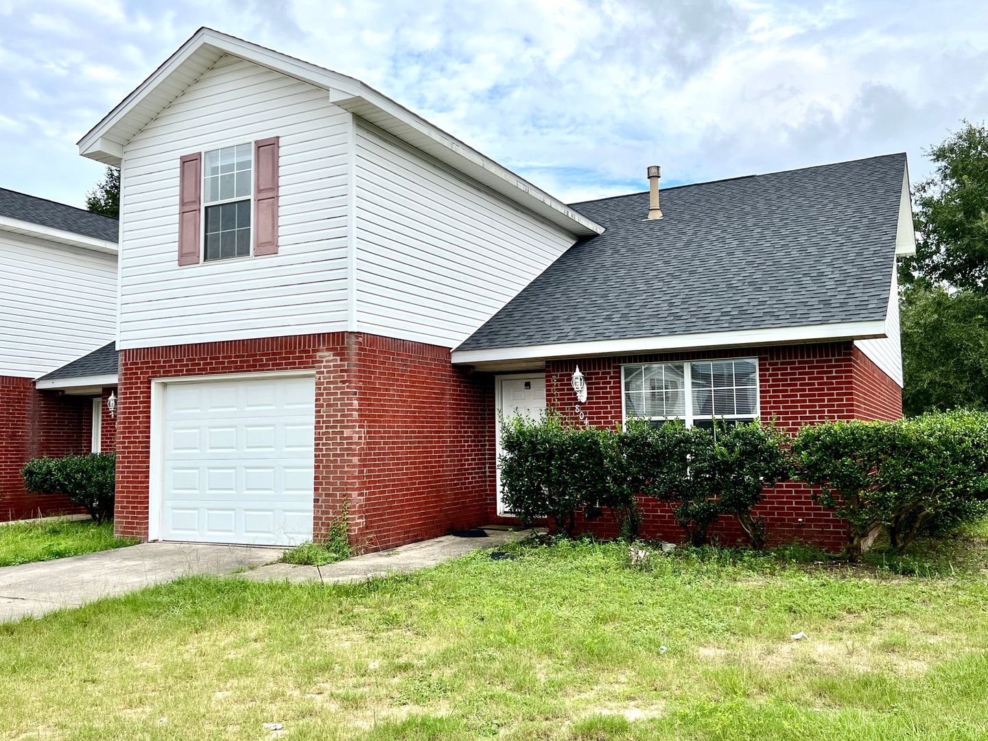 Crestview House: 804 Valley Road