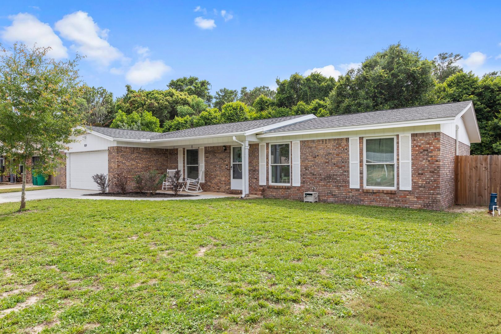 Niceville House: 109 Friar Tuck Drive