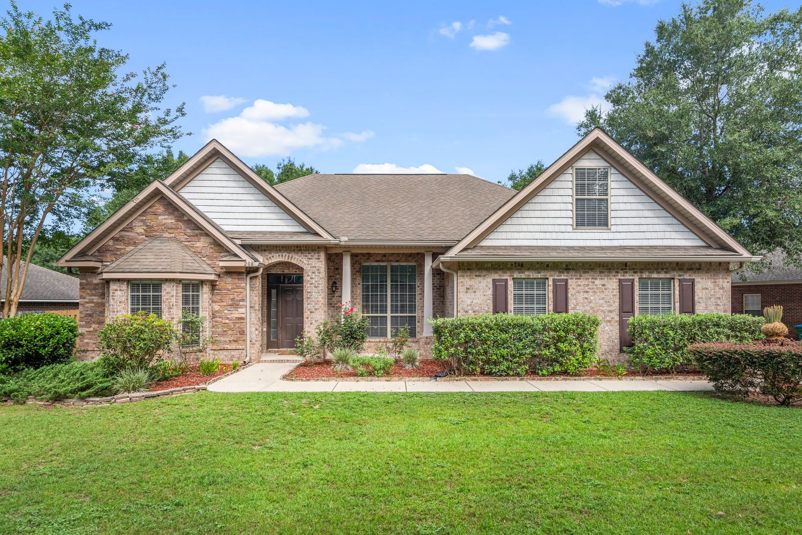 Crestview House: 208 Foxchase Way