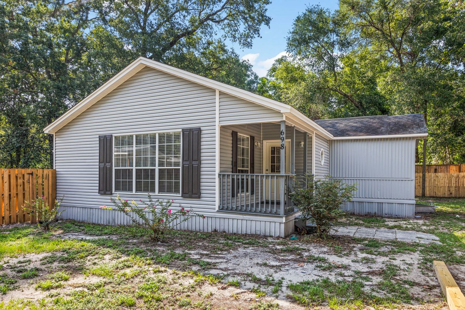 Freeport House: 698 Persimmon Street