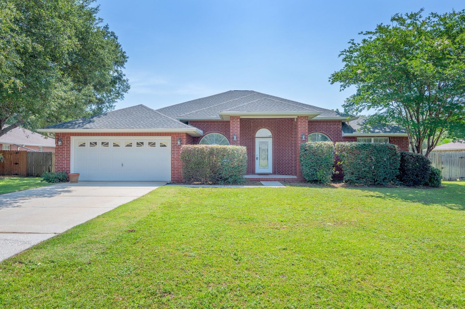 Navarre House: 1972 Resort Street