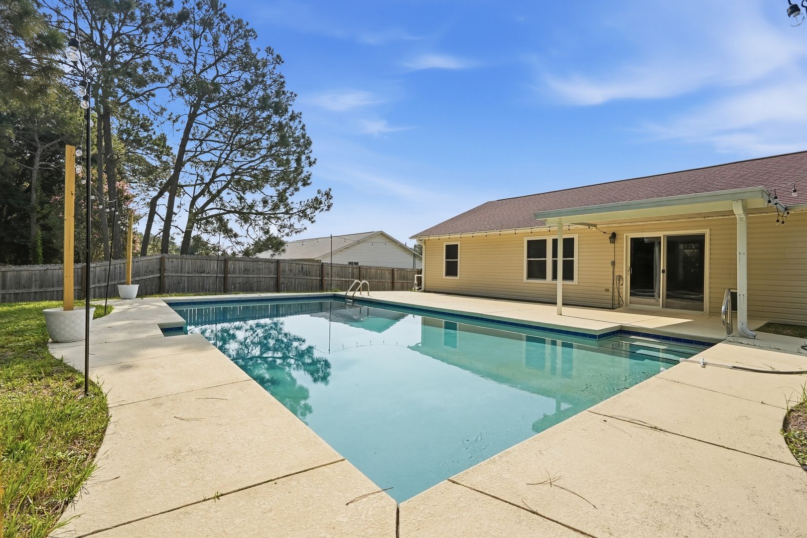 Crestview House: 1243 Jefferyscot Drive
