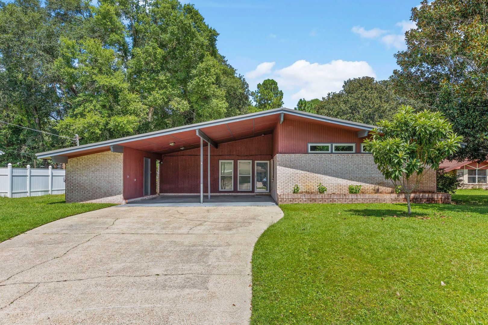 Niceville House: 111 McEwen Drive