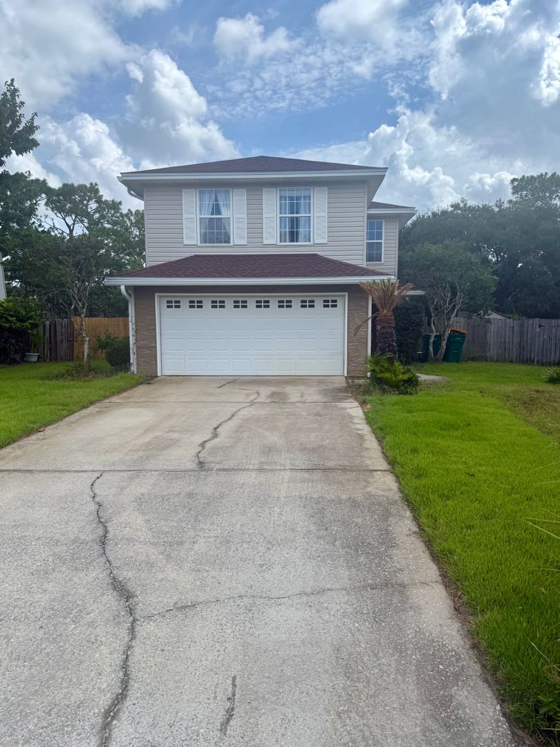Mary Esther House: 447 Forest Glen Place
