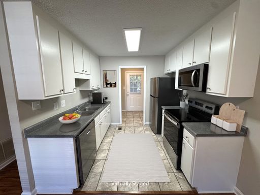 Pineview Drive, Athens, GA 30606